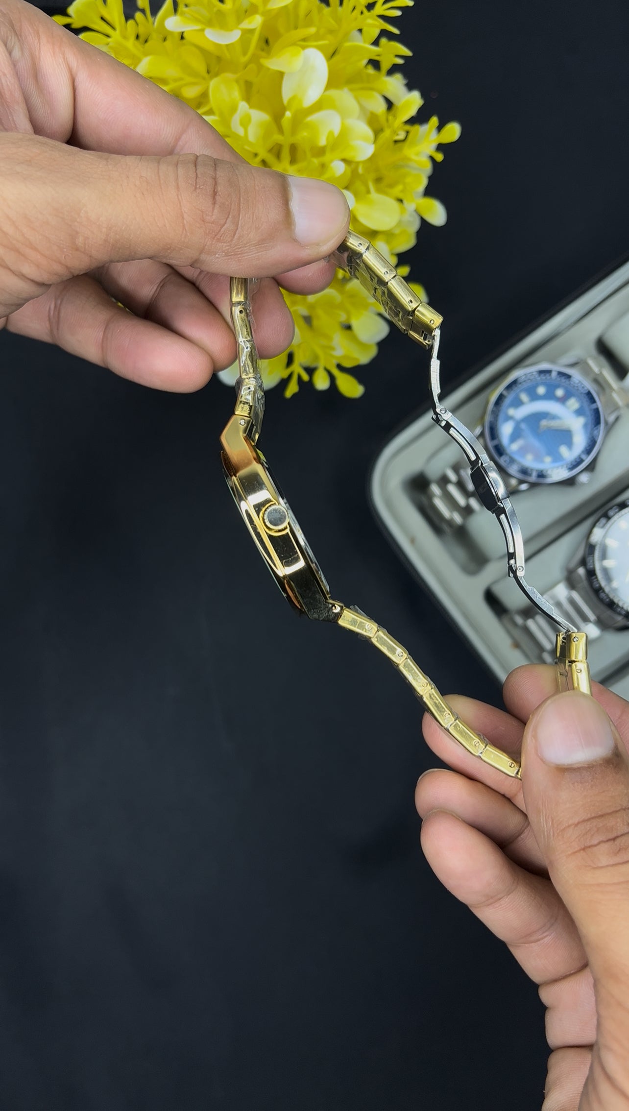 Universe Point (Gold-Black)